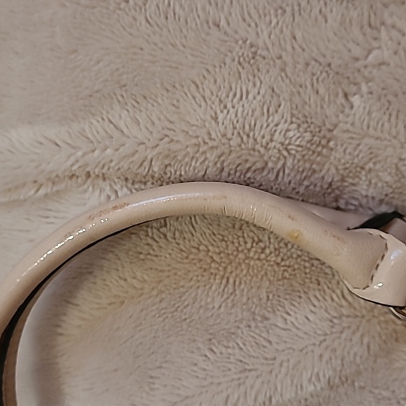 Guess purse - Picture 3 of 7